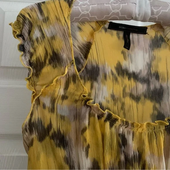 BCBG MaxAzria lightweight gauzy yellow top with small ruffle at front neckline - Picture 2 of 9
